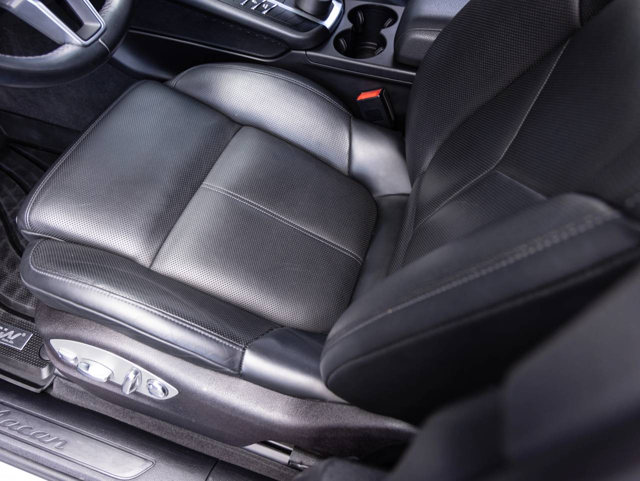 2020 Porsche Macan Macan