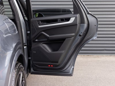 2026 Porsche Cayenne AWD