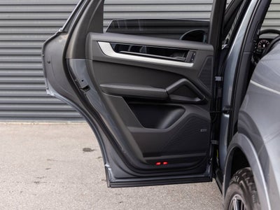 2026 Porsche Cayenne AWD