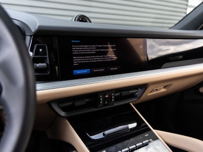 2025 Porsche Cayenne AWD