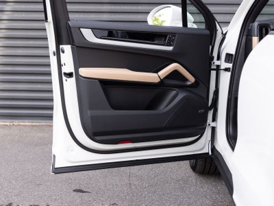 2025 Porsche Cayenne AWD