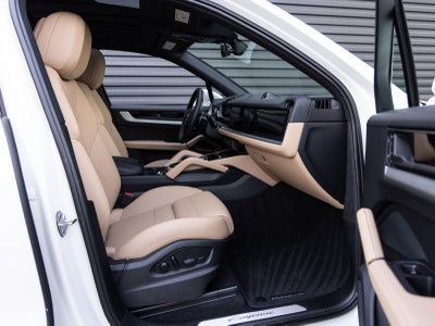 2025 Porsche Cayenne AWD