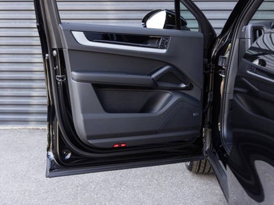 2026 Porsche Cayenne AWD