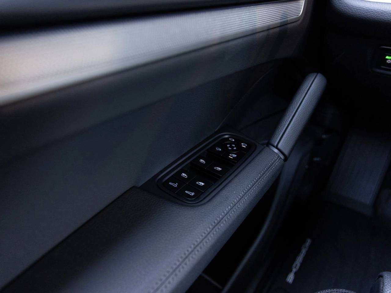 2026 Porsche Cayenne AWD