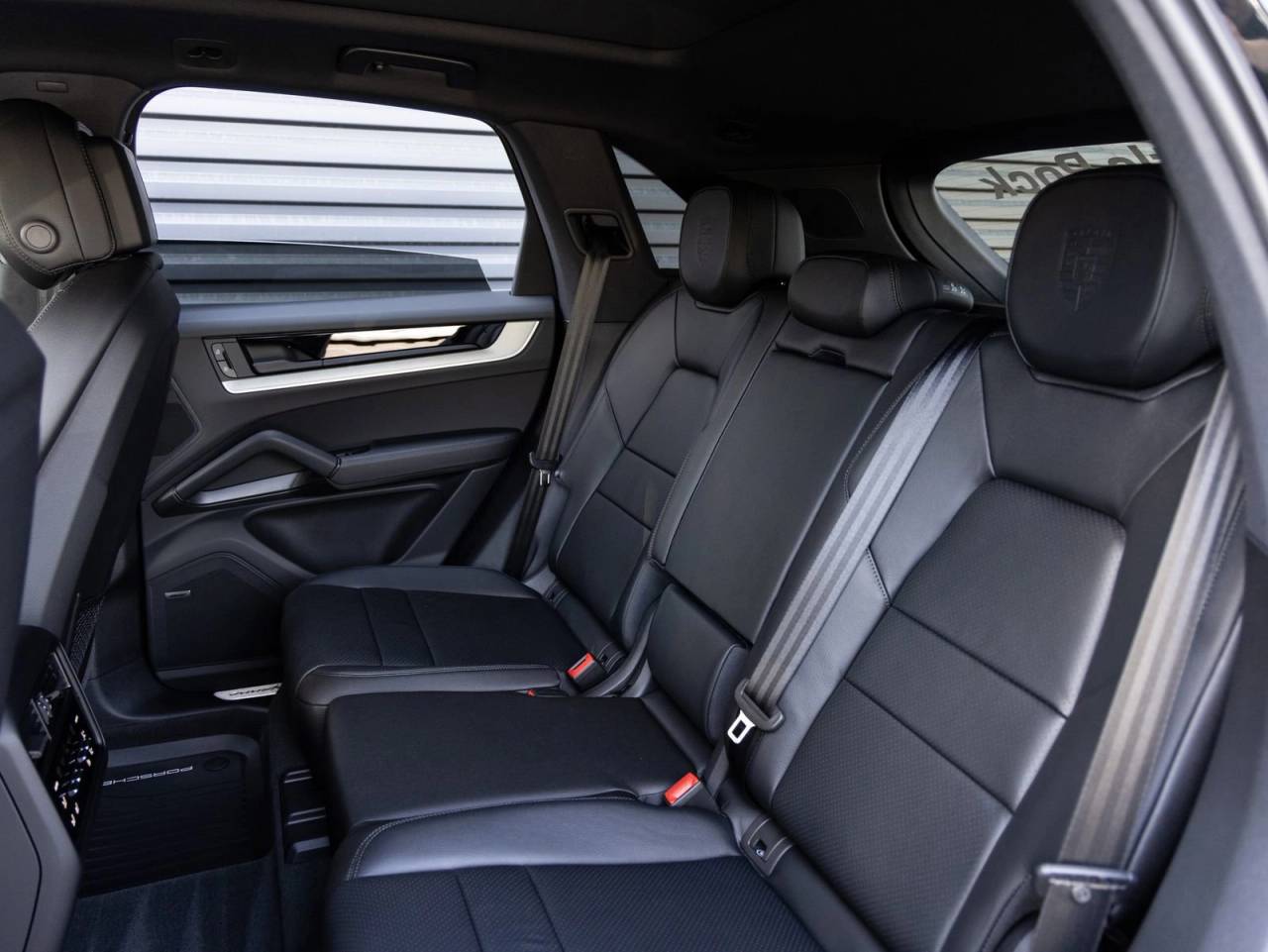 2026 Porsche Cayenne AWD