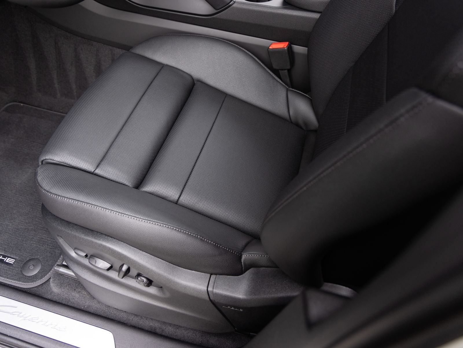 2026 Porsche Cayenne AWD