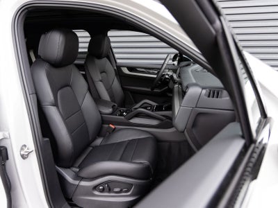 2026 Porsche Cayenne AWD