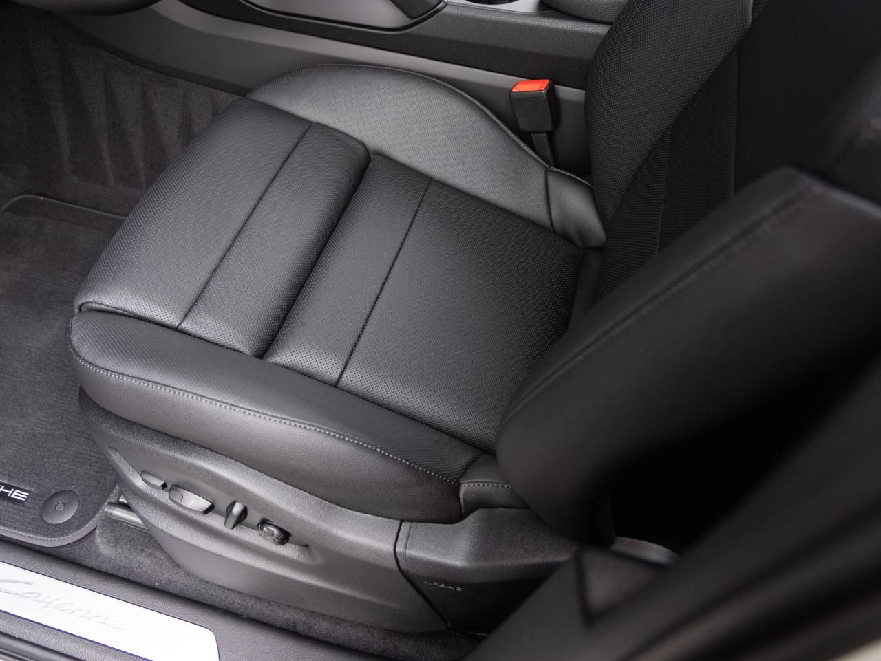 2026 Porsche Cayenne AWD