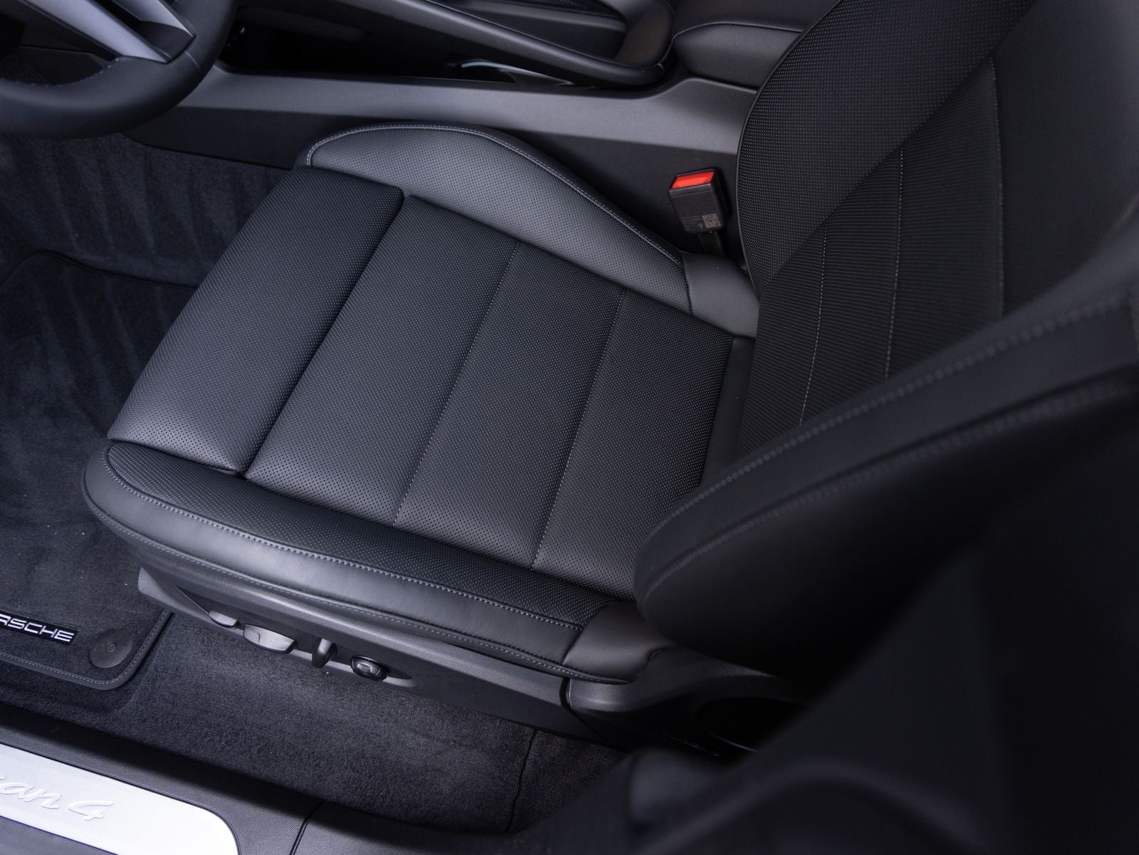 2026 Porsche Macan Macan 4 Electric