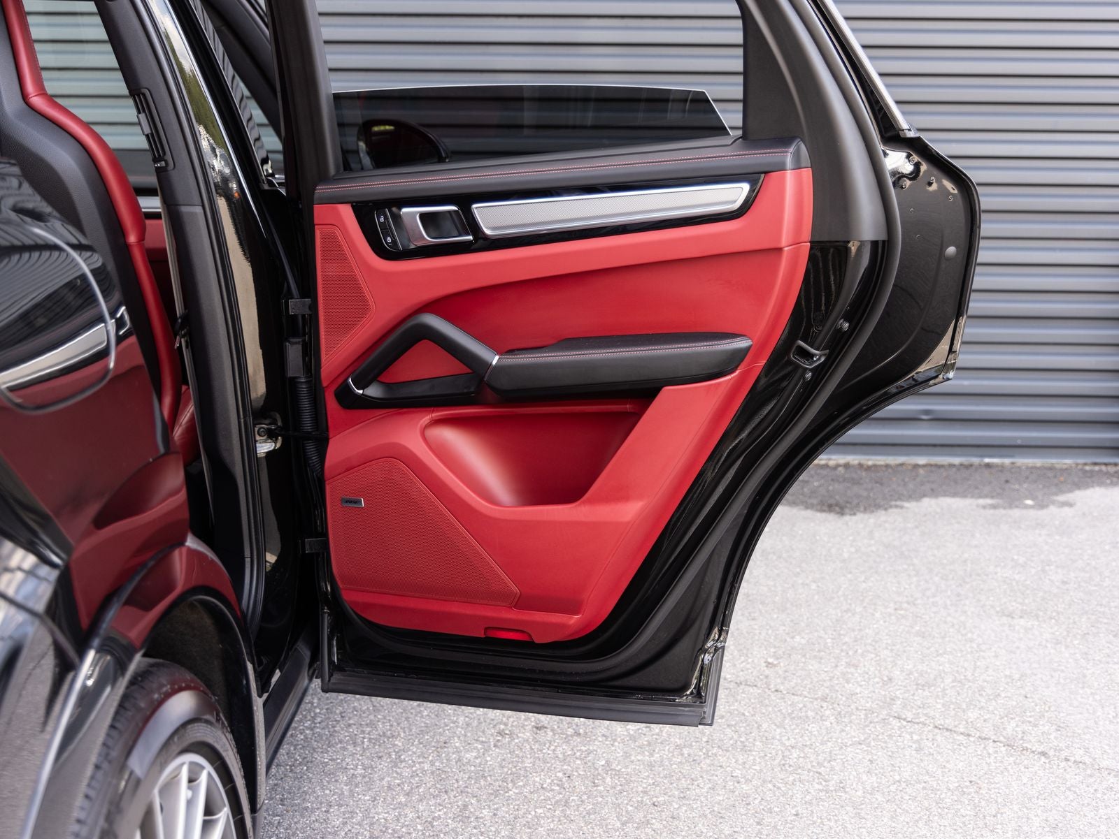 2023 Porsche Cayenne S Platinum Edition