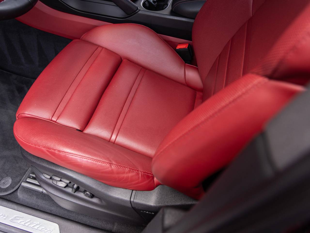 2023 Porsche Cayenne S Platinum Edition