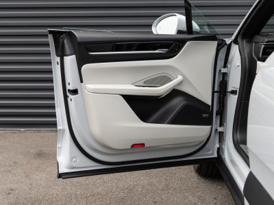 2025 Porsche Macan Macan 4S Electric