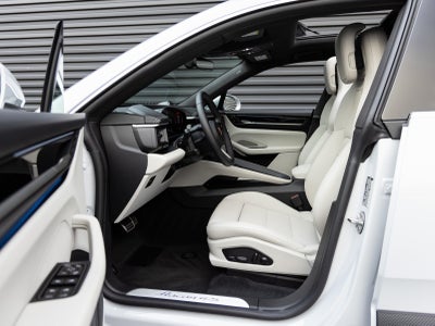 2025 Porsche Macan Macan 4S Electric