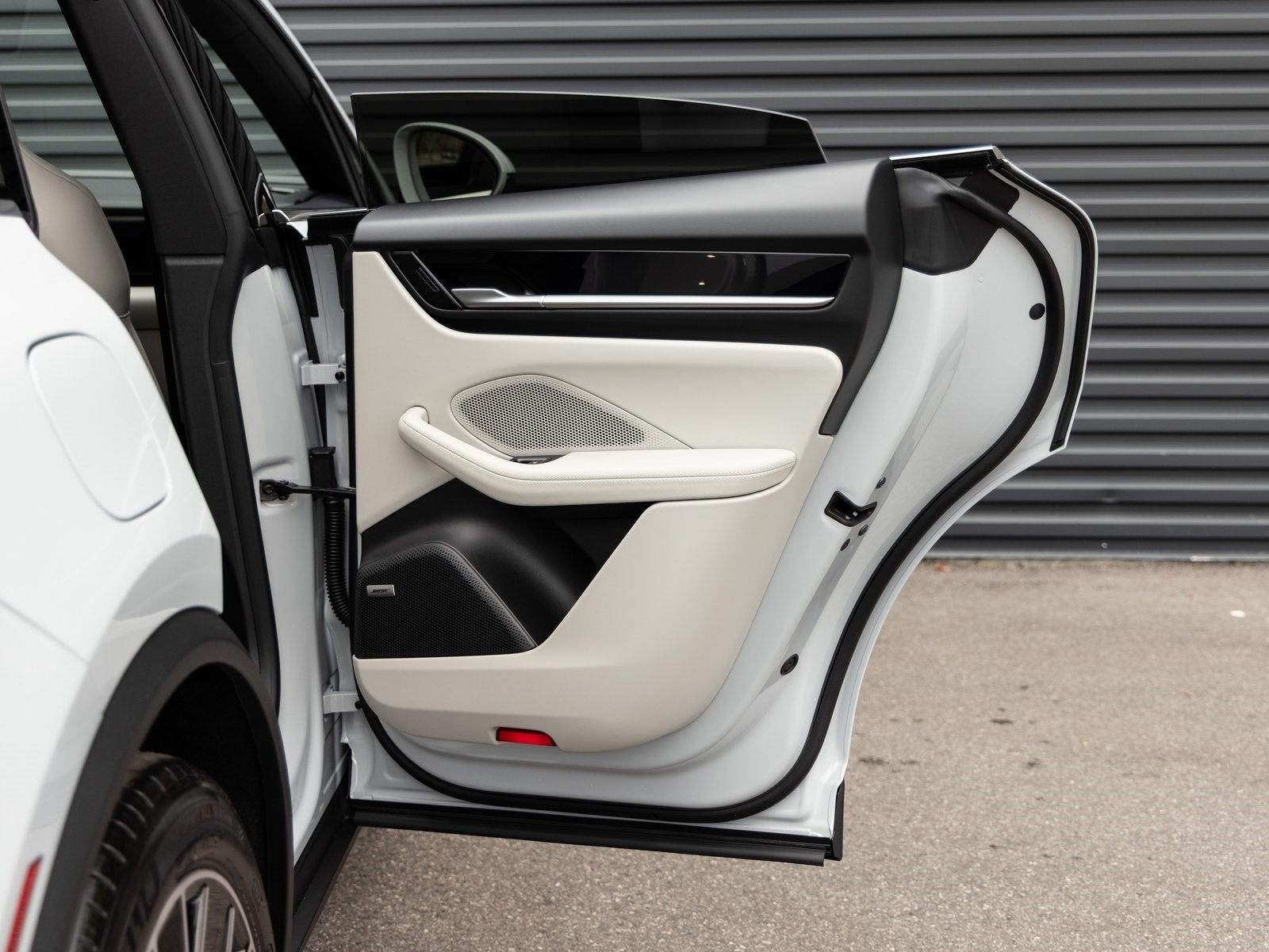 2025 Porsche Macan Macan 4S Electric