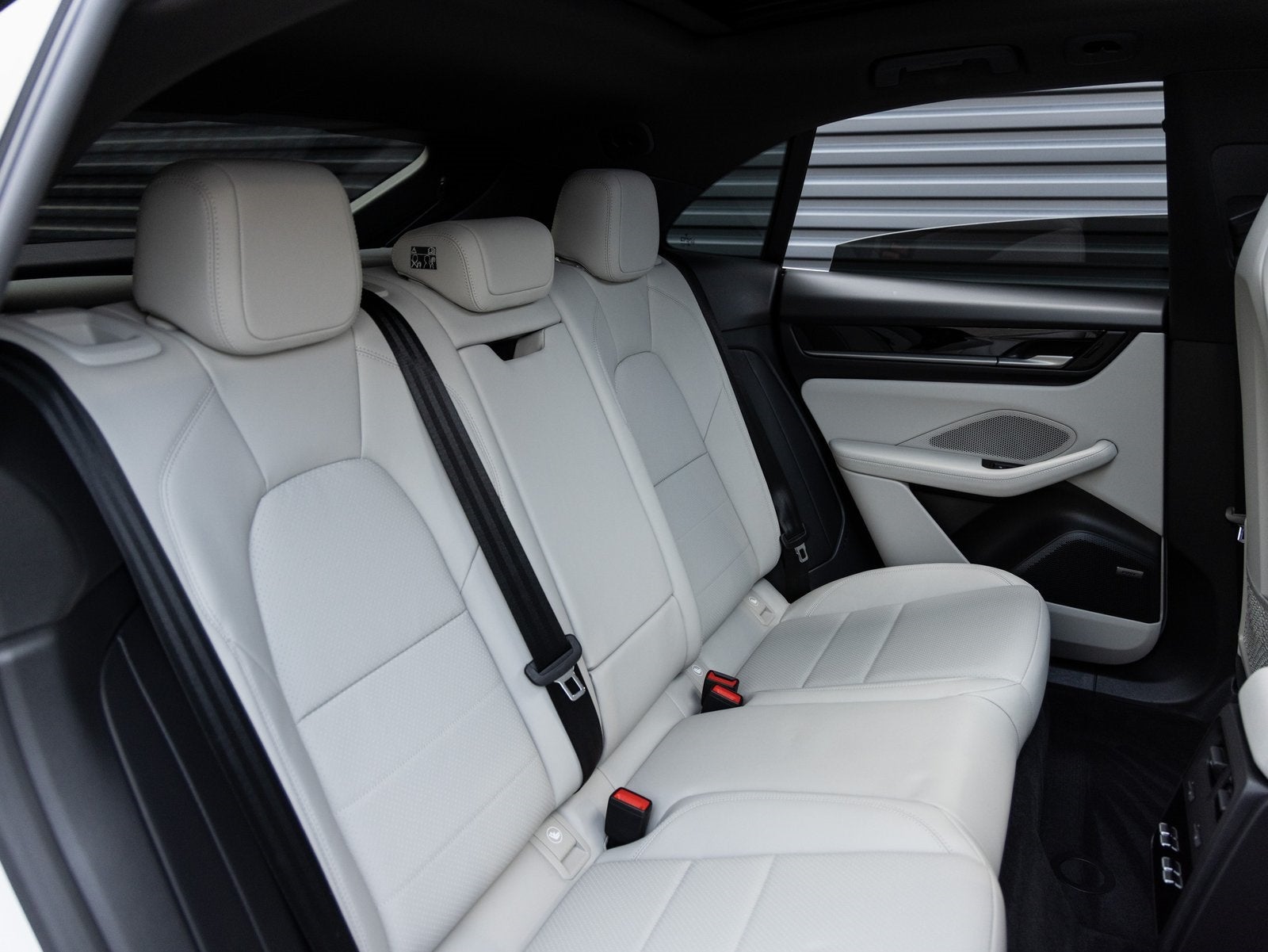 2025 Porsche Macan Macan 4S Electric