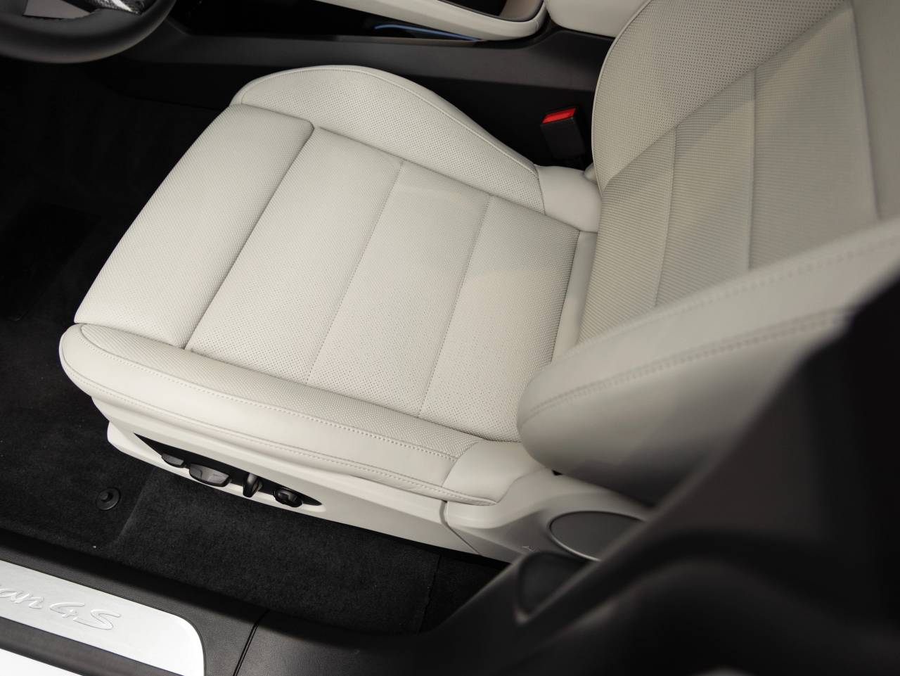 2025 Porsche Macan Macan 4S Electric