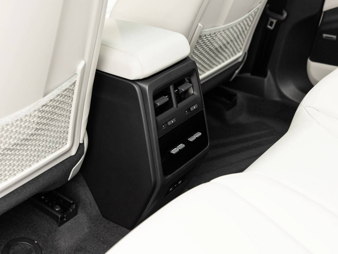 2025 Porsche Macan Macan 4S Electric