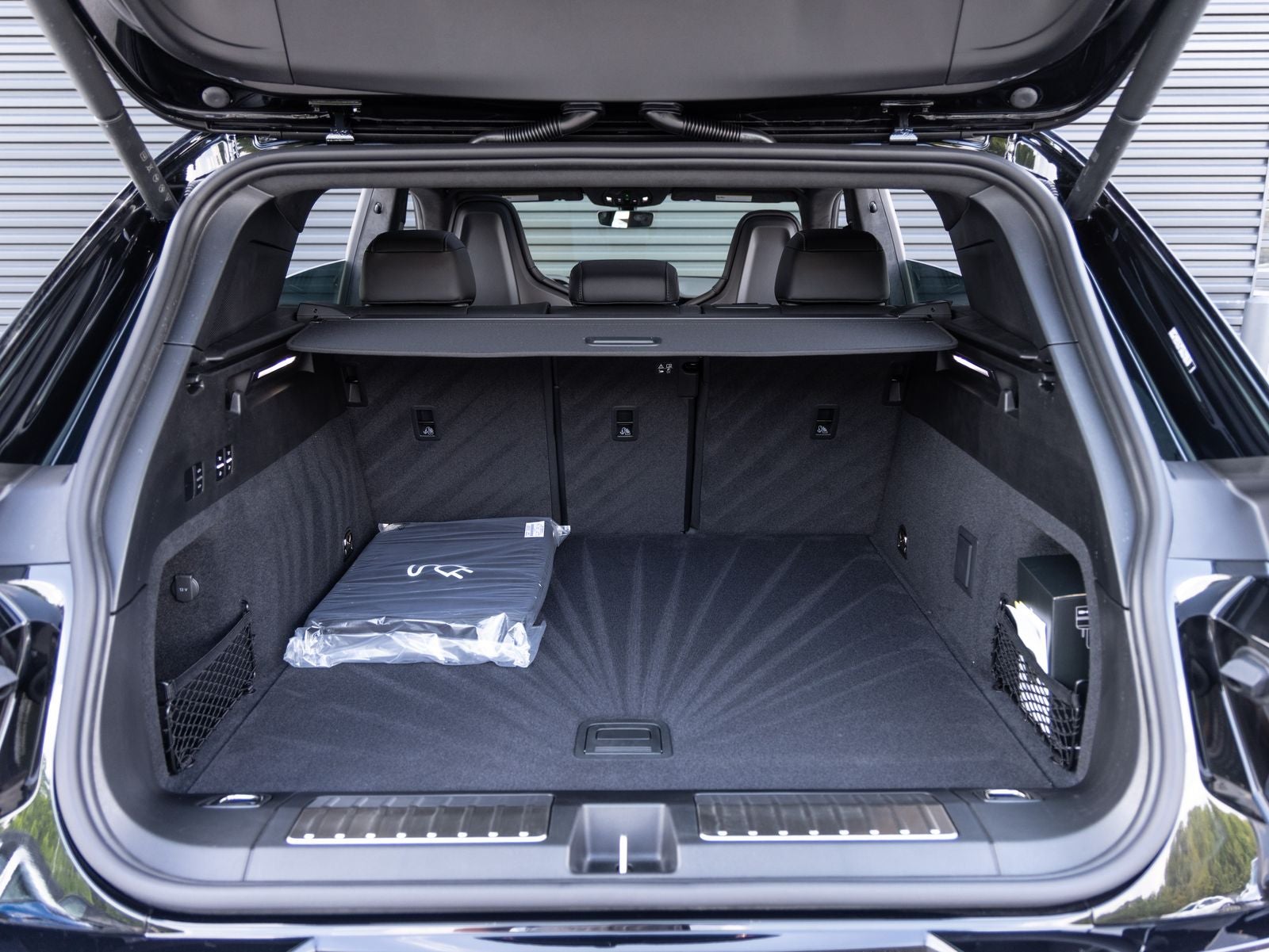 2026 Porsche Cayenne Cayenne Turbo Electric