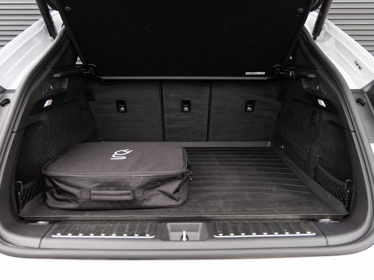 2025 Porsche Macan Macan Electric