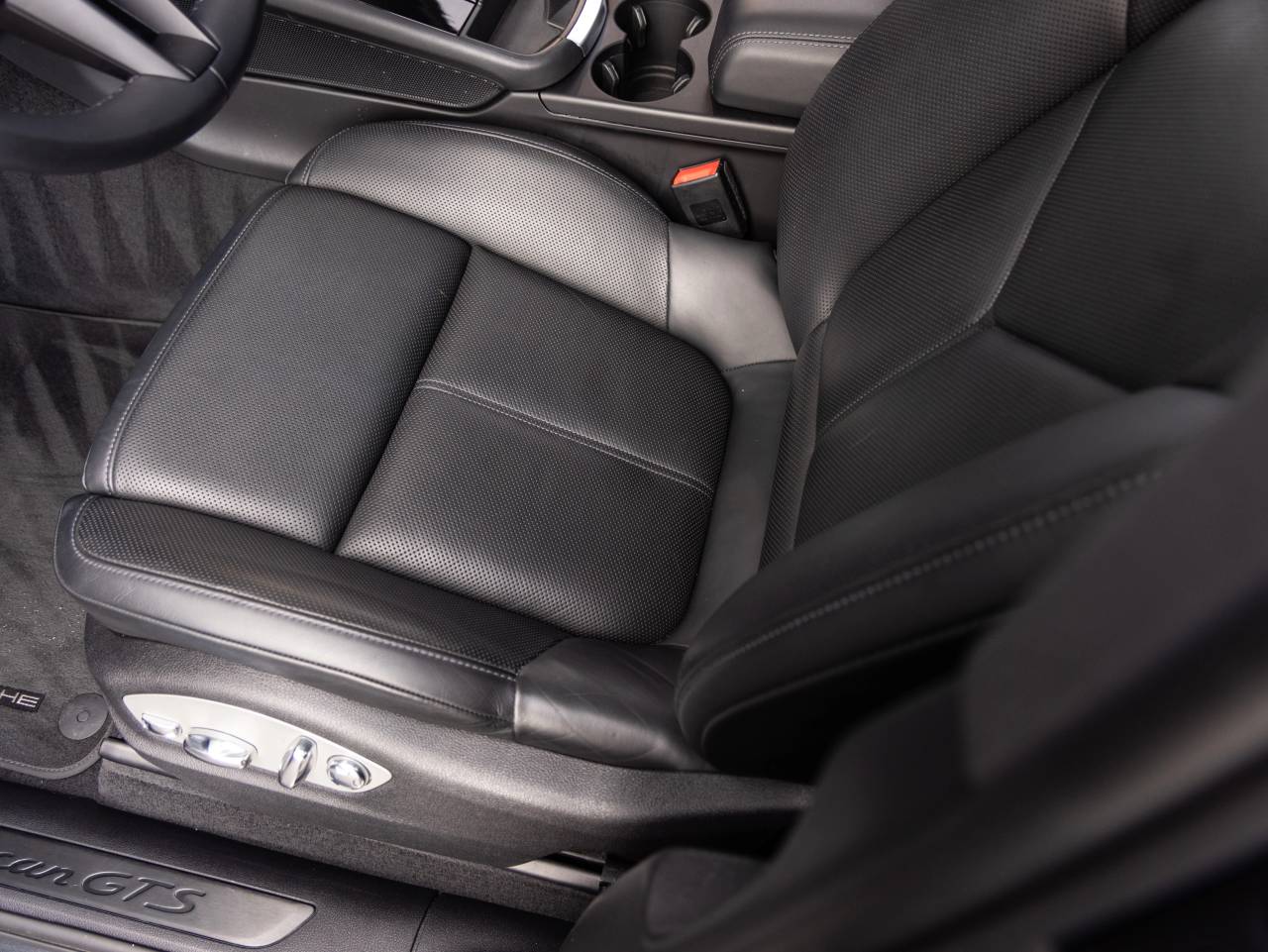 2023 Porsche Macan Macan GTS (MY23)