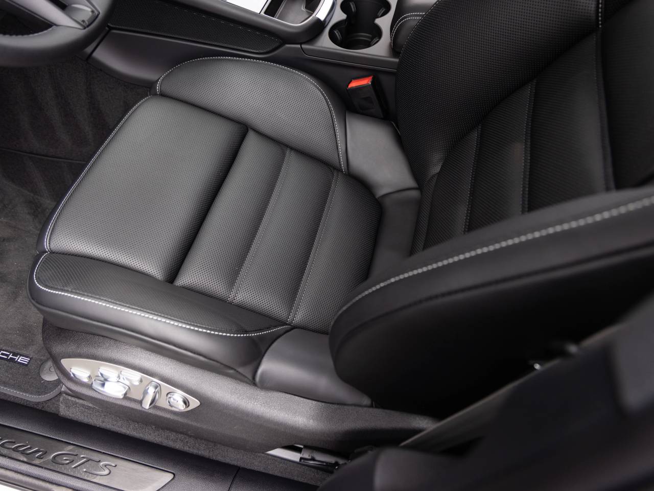 2026 Porsche Macan Macan GTS