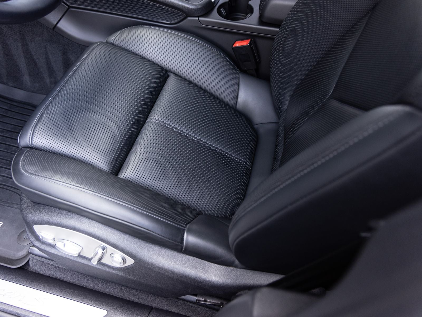 2024 Porsche Macan S