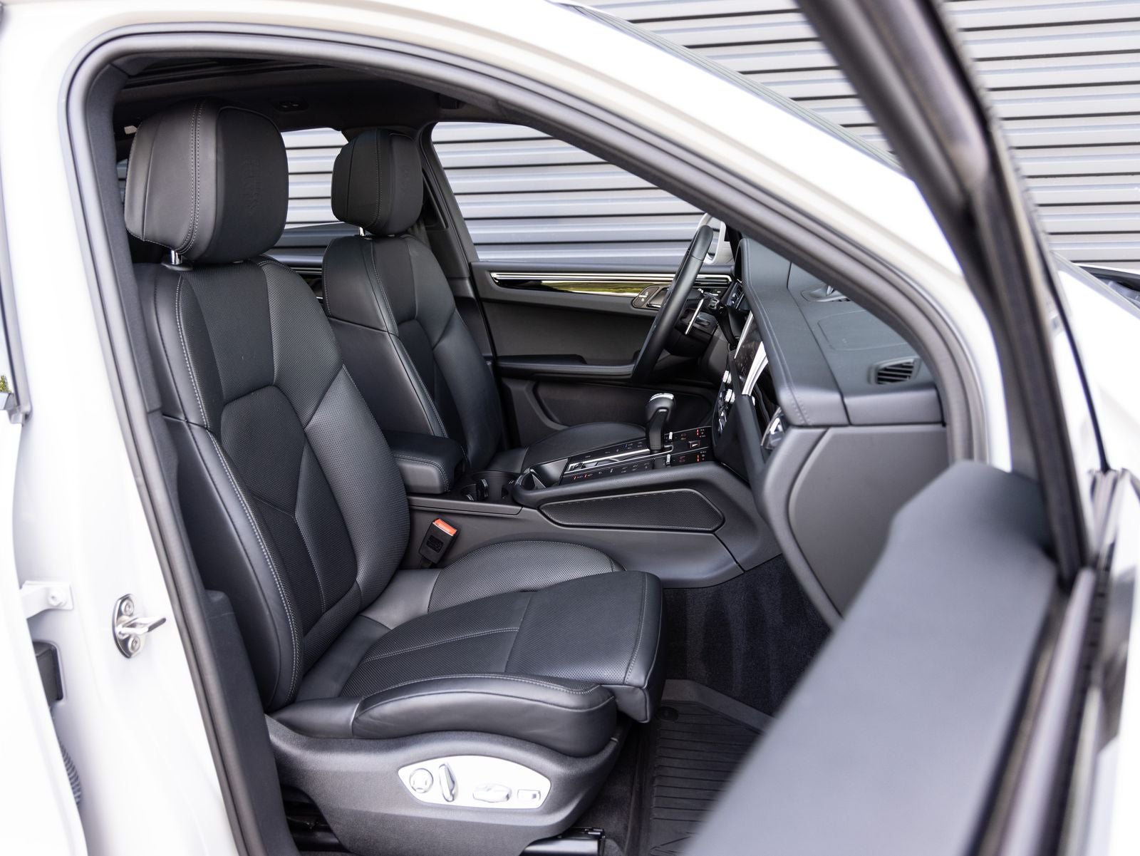 2024 Porsche Macan S
