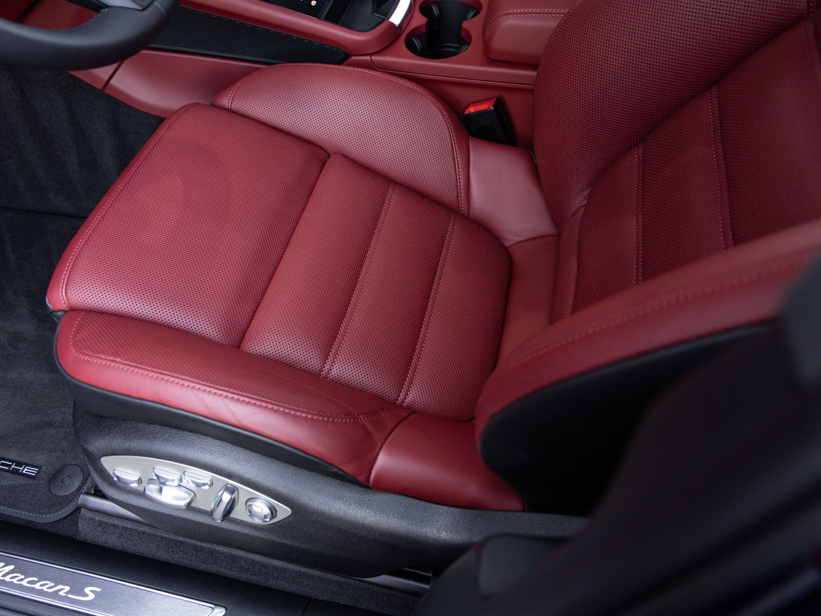 2025 Porsche Macan S