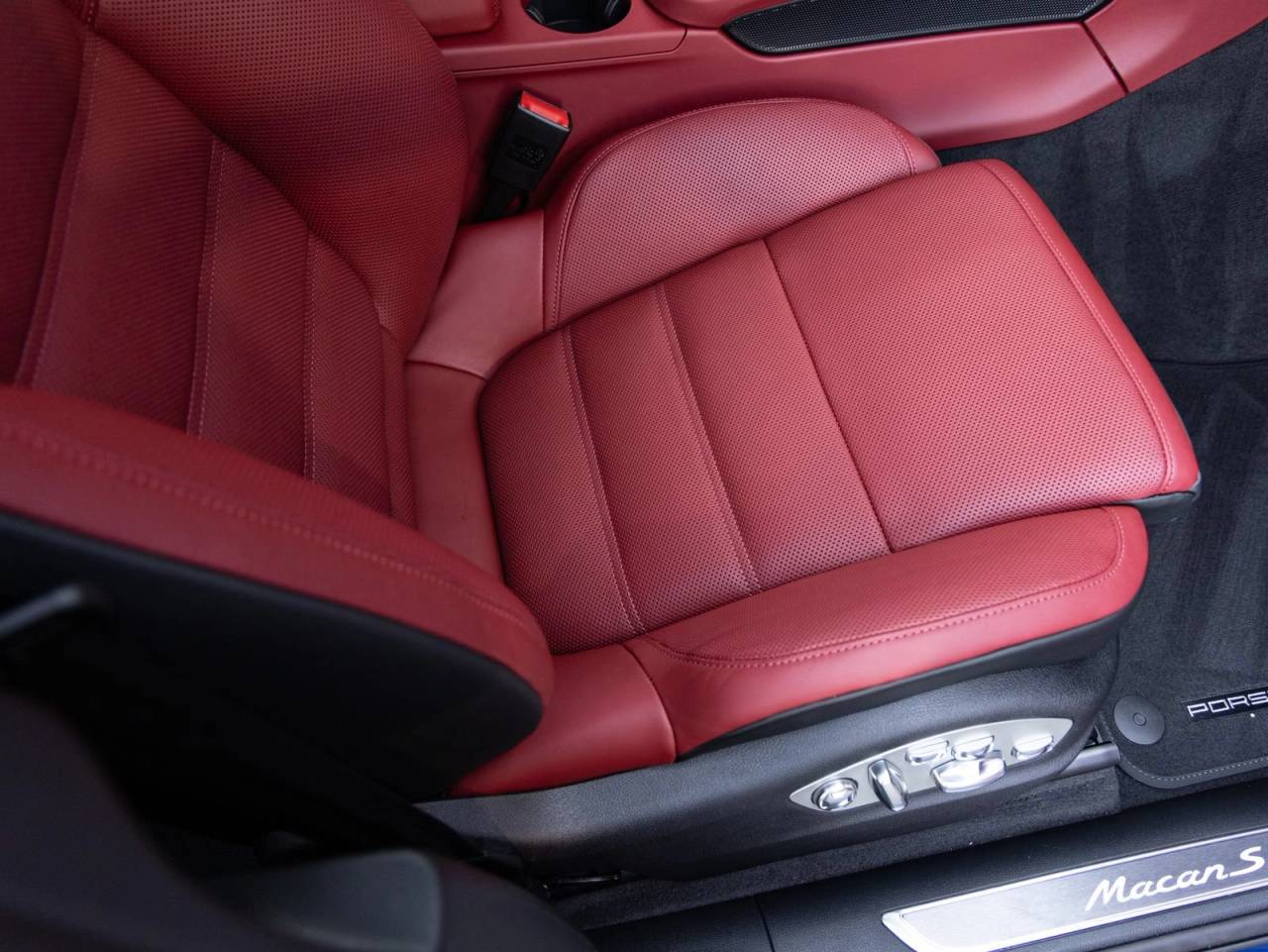 2025 Porsche Macan Macan S