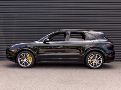 2023 Porsche Cayenne Turbo S E-Hybrid
