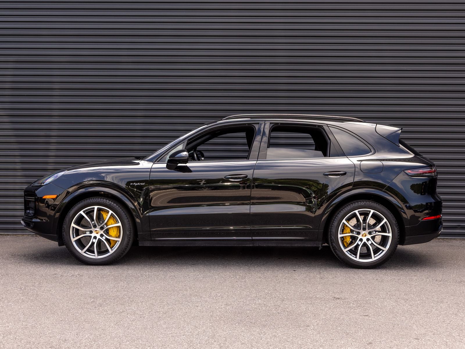 2023 Porsche Cayenne Turbo S E-Hybrid