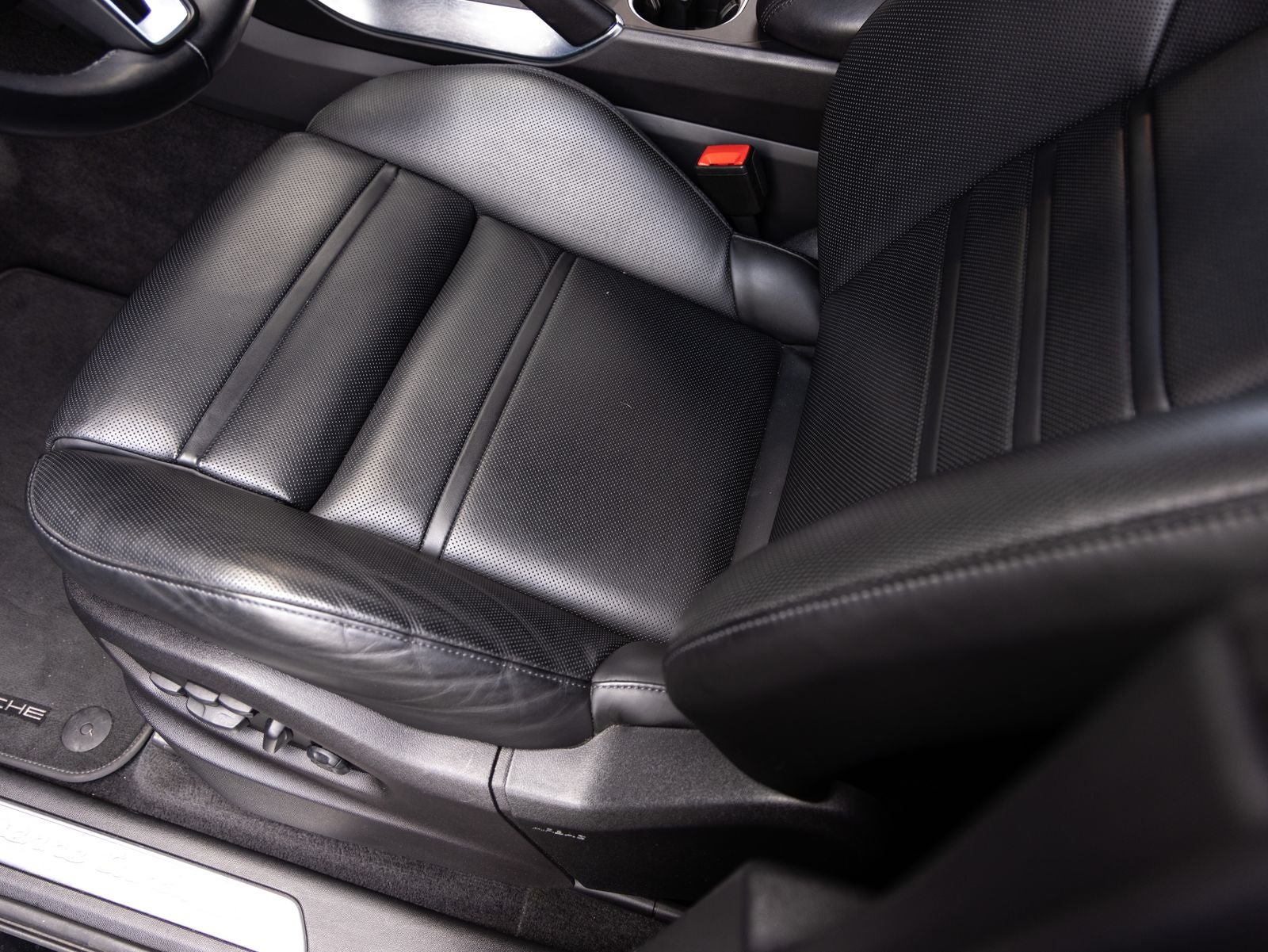 2023 Porsche Cayenne Turbo S E-Hybrid