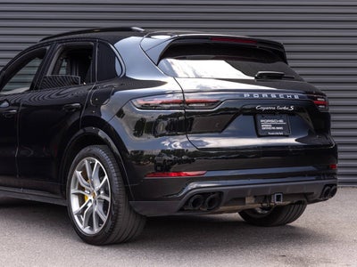 2023 Porsche Cayenne Turbo S E-Hybrid