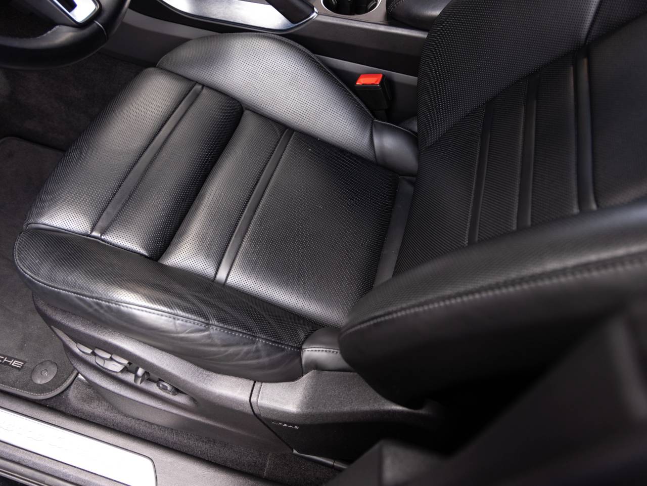 2023 Porsche Cayenne Turbo S E-Hybrid