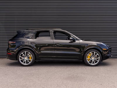2023 Porsche Cayenne Turbo S E-Hybrid