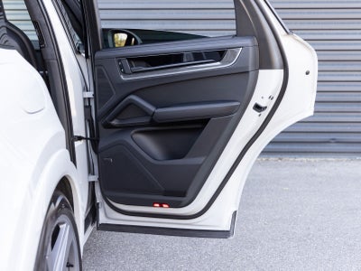 2026 Porsche Cayenne Turbo E-Hybrid Coupe