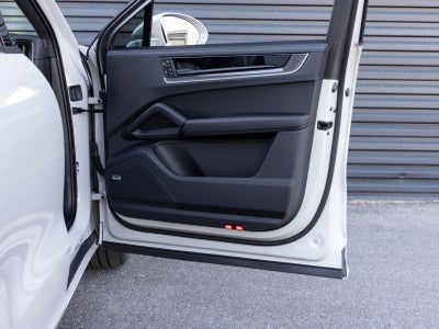 2026 Porsche Cayenne Turbo E-Hybrid Coupe