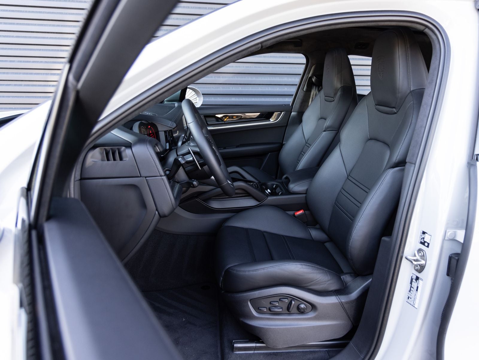 2026 Porsche Cayenne Turbo E-Hybrid Coupe