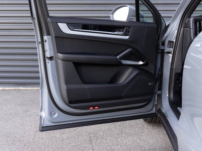 2026 Porsche Cayenne Turbo E-Hybrid Coupe