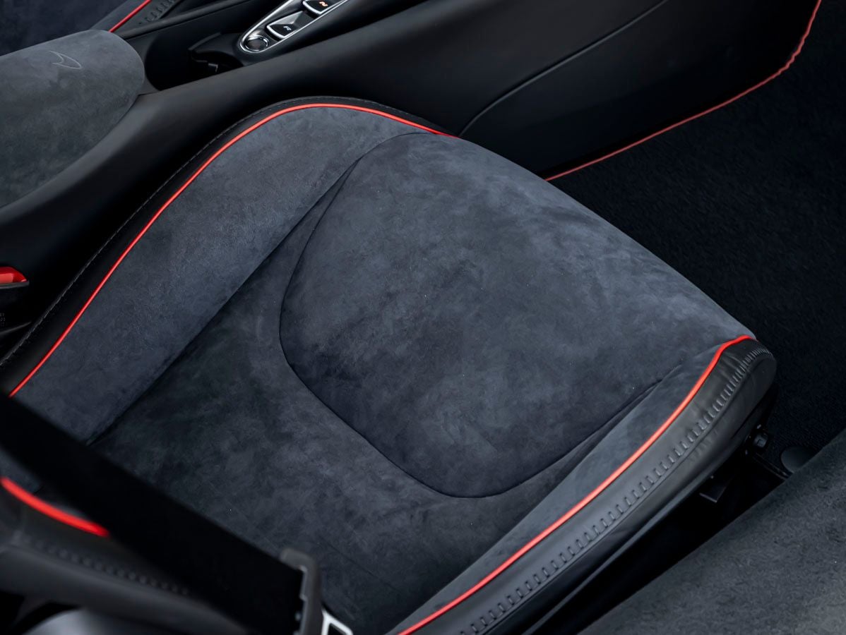 2025 McLaren Artura Base