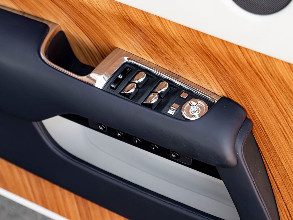 2016 Rolls-Royce Dawn Base
