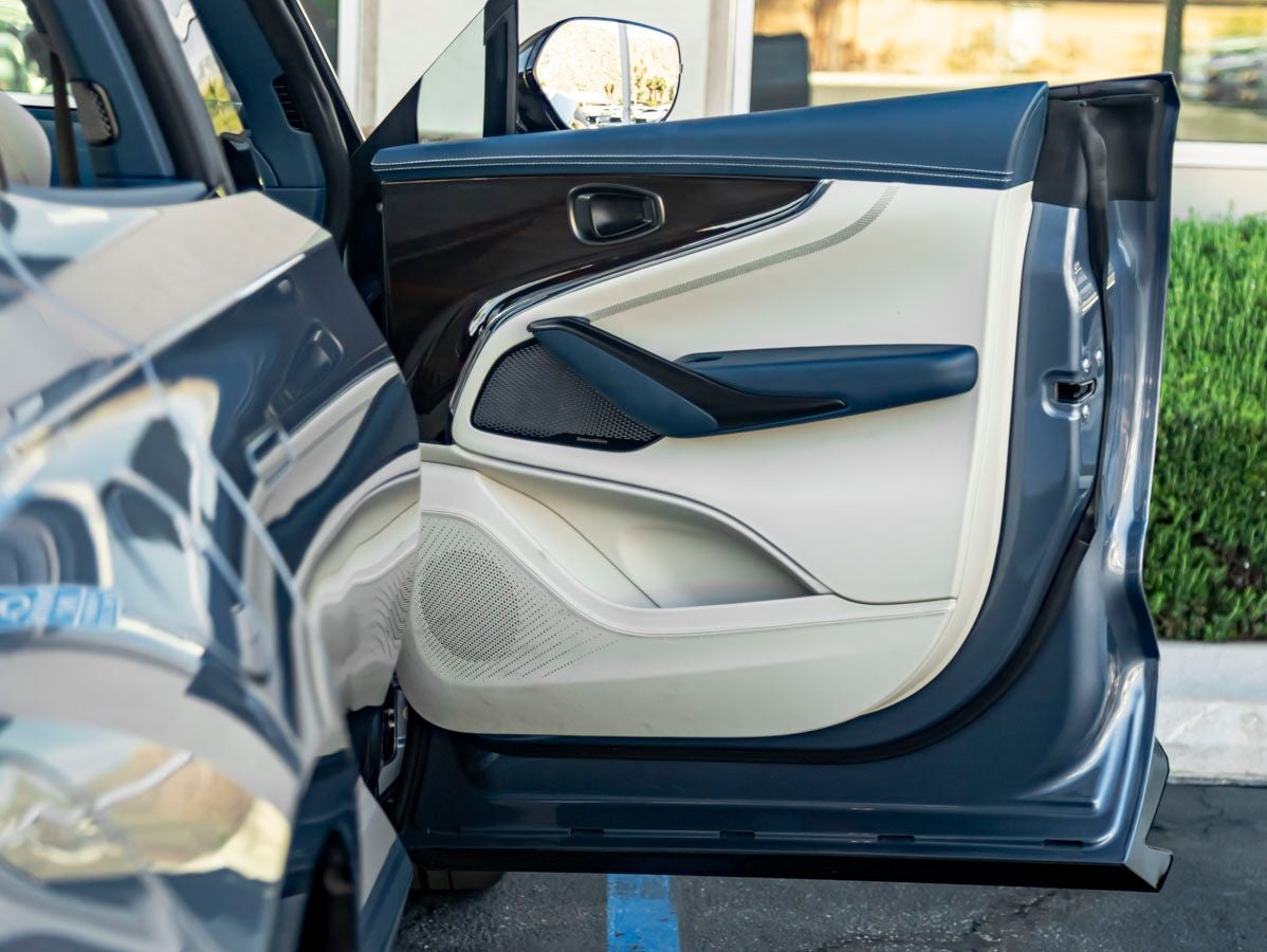 2025 Aston Martin DBX 707