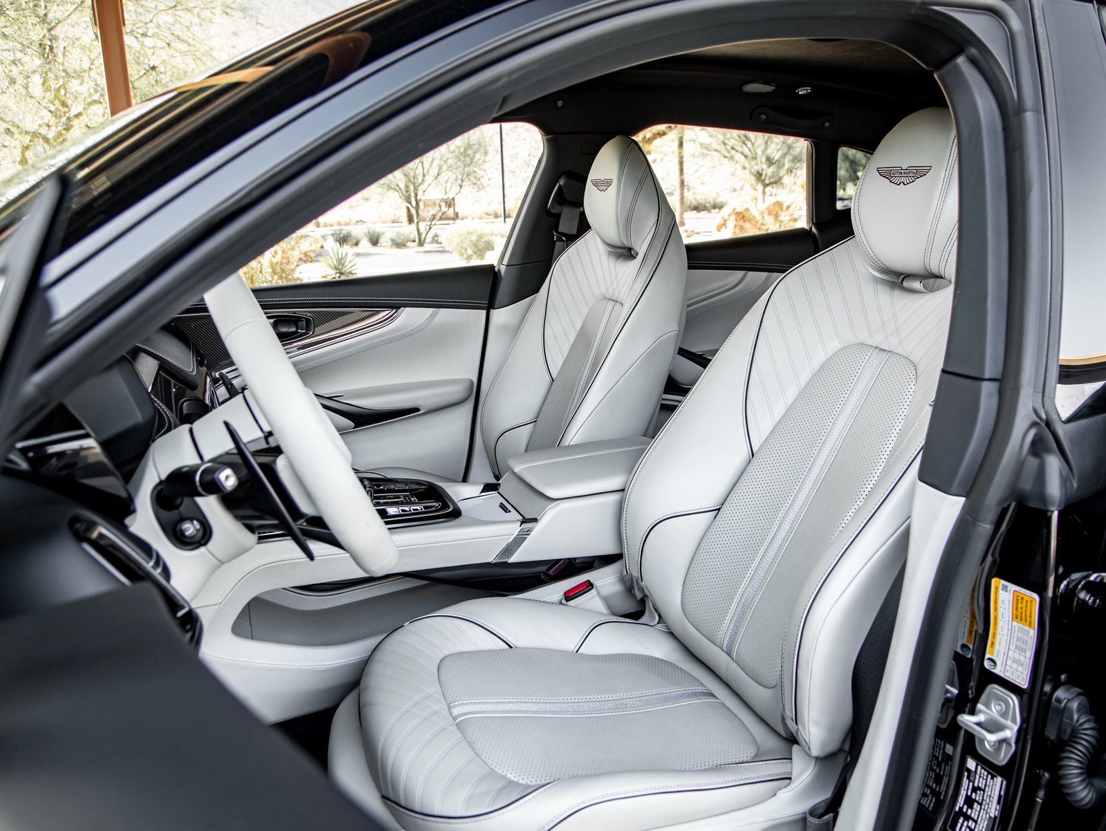 2025 Aston Martin DBX 707