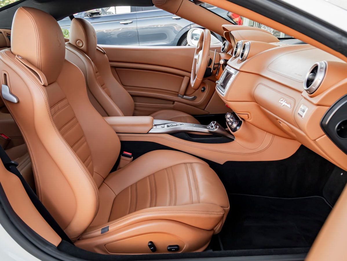 2010 Ferrari California Base