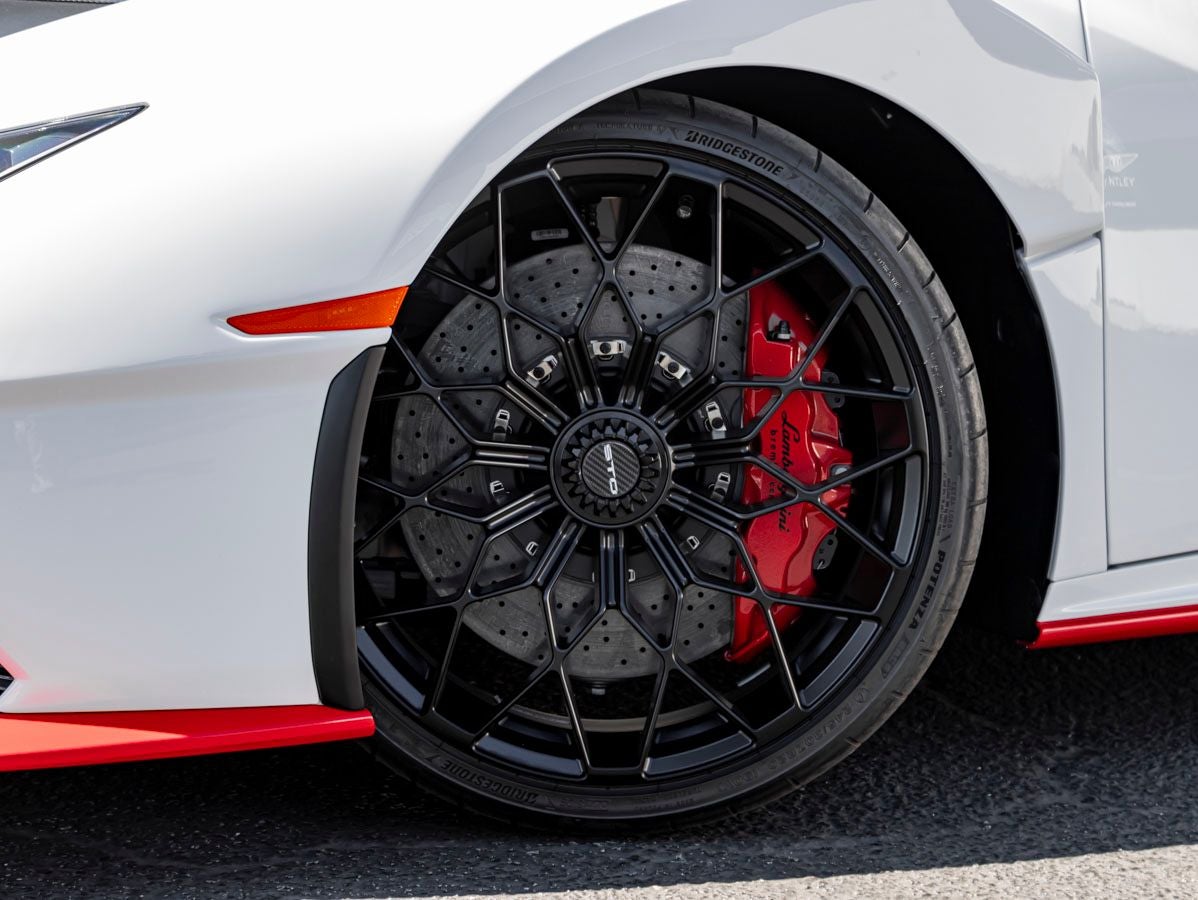 2024 Lamborghini Huracan STO Base