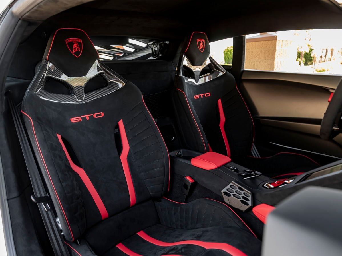 2024 Lamborghini Huracan STO Base