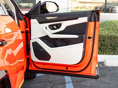 2025 Lamborghini Urus SE