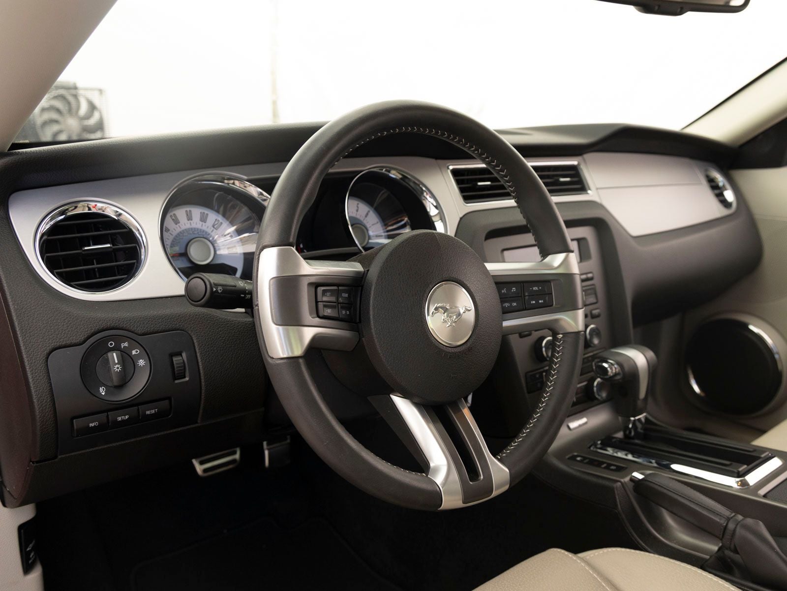 2011 Ford Mustang V6 Premium