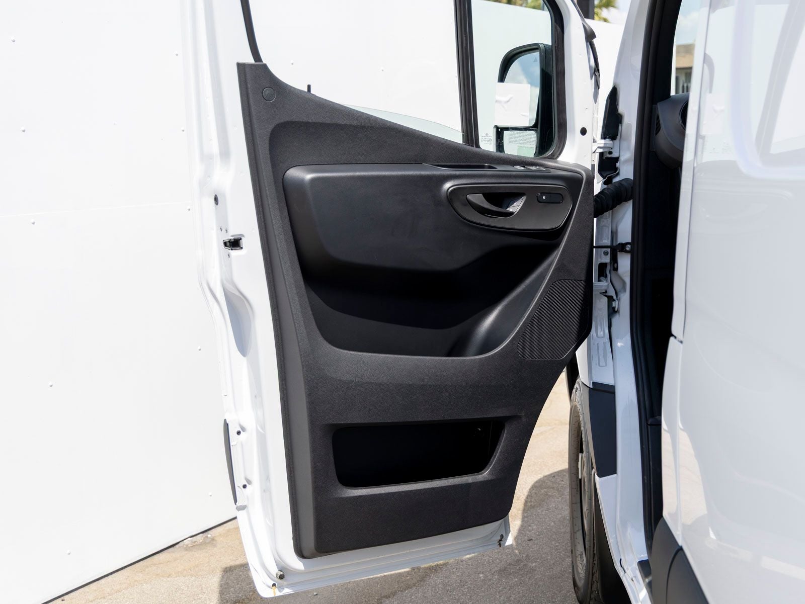 2025 Mercedes-Benz Sprinter 2500 Cargo 144 WB