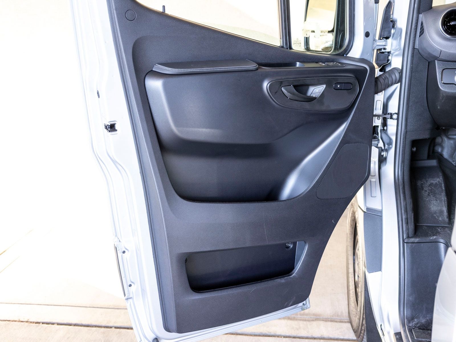 2025 Mercedes-Benz Sprinter 2500 Passenger 144 WB